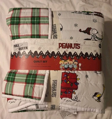 New Berkshire Peanuts Gang Snoopy Full/Queen Christmas Quilt Set  - Image 1 of 4