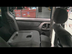 Panel de moldura interior de puerta trasera izquierda usado se adapta a: Toyota Sienna 2004 grado A - Imagen 1 de 24