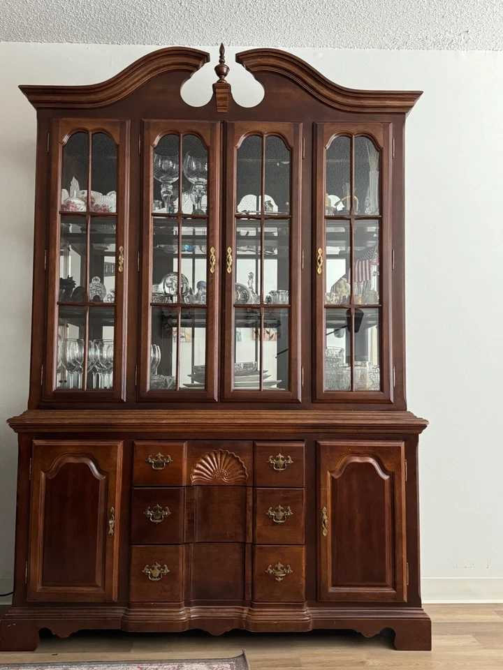 Gabinete de China Thomasville  Foto 1 de 1