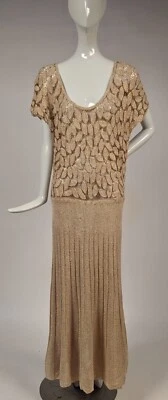 VESTIDO DE MALHA VINTAGE INCOMUM DA DÉCADA DE 1940 COM FOLHAS EM COSTURA COXA DOURADA METÁLICA - Imagem 1 de 4