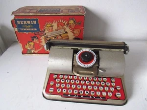 BERWIN "SUPERIOR" TYPEWRITER MACCHINA DA SCRIVERE GIOCO D'EPOCA IN LATTA - Picture 1 of 11