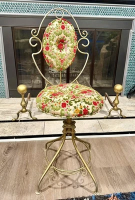 Taburete tocador tapizado de metal dorado Hollywood Regency vintage  Foto 1 de 4