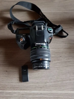 Pentaxdigital-Kamera ist D L-Objektiv  18-55mm AL/ 2 Objektive 2 Blitze - Bild 1 von 4