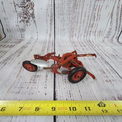 Vtg tru-scale 1/16 all steel 3 pt single row plow International Harvester Red - Image 1 of 4