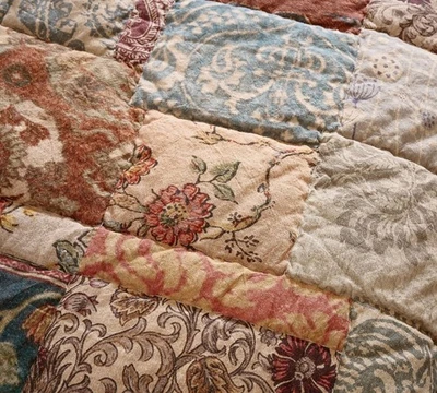 Pottery Barn Valentina Rosewood 拼布 King/Cal King 被子 — 第 1/3 张图片