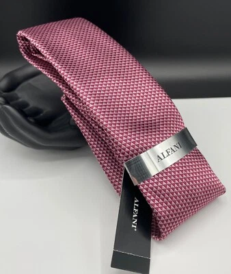 Corbata de cuello de poliéster ALFANI para hombre ~ baya ~ Earl Solid ~ NUEVA PRECIO DE VENTA SUGERIDO POR EL FABRICANTE: $55. Foto 1 de 3