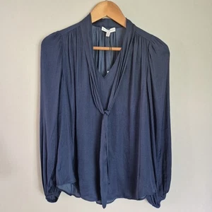 Maison d'Amelie, Blusa Damas Azul Marino Cuello en V, Talla XS, Con Etiquetas, Sensación Sedosa - Imagen 1 de 10