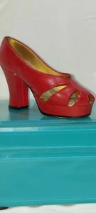 Genau der richtige Schuh "RAVASHING RED".  Von Raine. - Bild 1 von 3