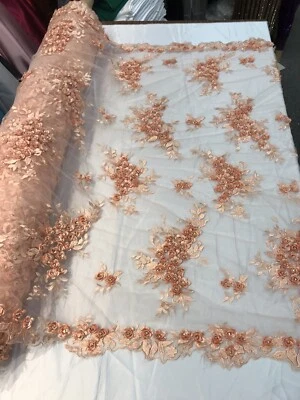 MELOCOTÓN DISEÑO FLORAL 3D BORDADO Y CUENTAS CON PEDRERÍA SOBRE ENCAJE DE MALLA. Foto 1 de 4