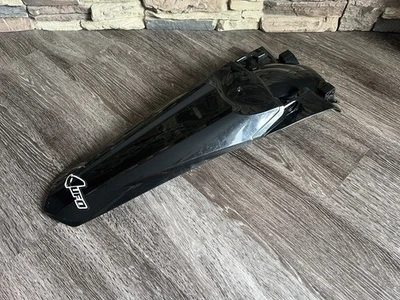 Guardabarros trasero Honda CRF250R 2014-2017 y CRF450R 2013-2016 de UFO HO04660-001 Foto 1 de 4