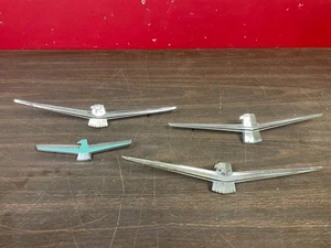LOT OF 4 VINTAGE 1960 FORD THUNDERBIRD EMBLEMS ORNAMENTS 1025 - Bild 1 von 6