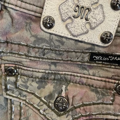 Pantalones Cortos de Denim Miss Me Caqui Rosa Estampado Floral Carga Floral Foto 1 de 4