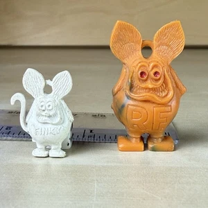 Lotto 2 figurine charm vintage anni 60 Rat Fink Gumball finitura marmorizzata Ed Roth - Foto 1 di 6