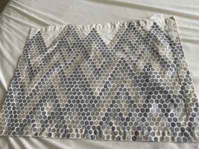 Crate & Barrel Placemats Lot of 10 Gray Tan Hexagon Chevron 33x44 Pre-Owned Mode - Image 1 of 2