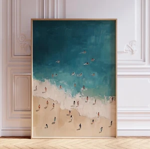 Stampa artistica da parete Tiny People che nuotano nell'oceano Beachy - Foto 1 di 6