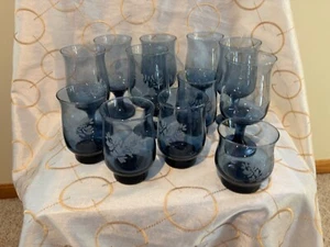 Lot of 10 Pfaltzgraff Yorktowne Etched Blue Footed & Regular Wine Water Glasses - Picture 1 of 7
