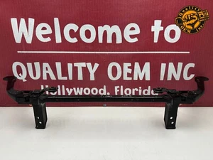 2017-2024 JAGUAR F-PACE RADIATOR SUPPORT LEFT SIDE UPPER TIE BAR BRACKET OEM - Foto 1 di 14