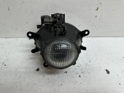 Faro antiniebla delantero derecho pasajero BMW 325i SDN 2002-2005 OEM Foto 1 de 4