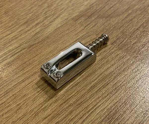 1 x Genuine/Original Fender Bridge Saddle & Height Adjustment Screws Tele/Strat - Picture 1 of 7