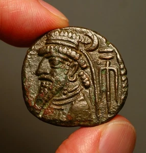 E22-29 Elymais, Late Kamnaskires / Early Arsacid Tetradrachm, c. late 1st c AD - Bild 1 von 2