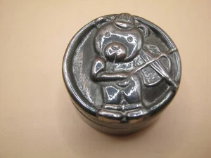 Vintage Silver Pill Box Of A Bear Playing A Fiddle - Possibly First Tooth Box - Picture 1 of 4