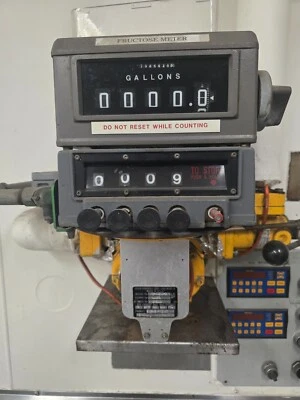 medidor de flujo control líquido modelo M-5- 44200-3.  0-100 GPM Foto 1 de 2