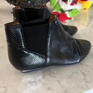 United Nude Black Ankle Boots Stretch Sides Sz 40 - Picture 1 of 7