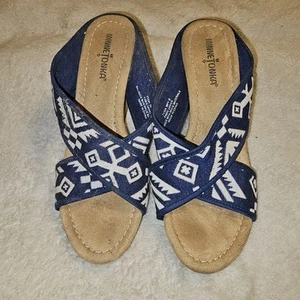 Minnetonka Lainey Blu White Aztec Criss Cross Studded Cork Wedge Sandals 8 - Picture 1 of 8
