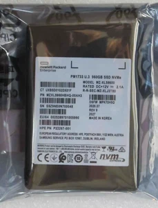 960GB SSD Samsung PM1733 U.3 MZ-XL59600 NVME PCIE MZXL5960HBHQ-00AH3 HPE - Picture 1 of 2