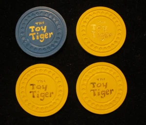FOUR VINTAGE POKER CHIPS: TOY TIGER NIGHT CLUB LOUISVILLE, KENTUCKY - Picture 1 of 2