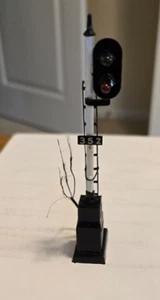 Ho Scale Lighted Signal ( NJ International ??) - Picture 1 of 3