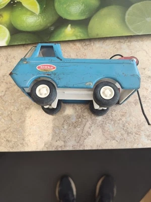 Mini camión de remolque Tonka vintage Tonka azul años 70 jugado con estado algo de óxido  Foto 1 de 4