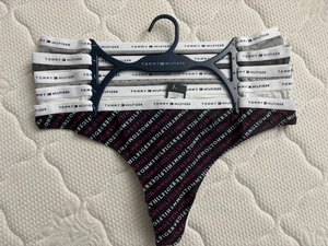 Tommy Hilfiger Tanga Ropa Interior, Bragas, Paquete Múltiple Para Mujer 5 Tangas XL PRECIO DE VENTA SUGERIDO POR EL FABRICANTE $55 - Imagen 1 de 3