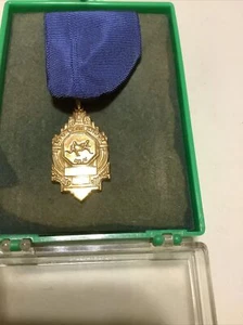 Vintage 1955 First Place 880 Relay Metal Gold Medallion Gold Plated - Picture 1 of 3