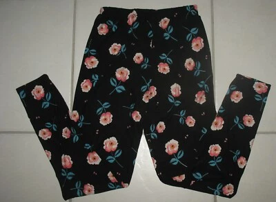 AGNES & DORA - NOVO - Tamanho: PEQUENO/MÉDIO - ROSA FLORAL SOBRE PRETO - LEGGINGS - Imagem 1 de 4