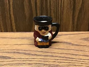 Taza Toby Inglaterra Staffordshire Shorter and Son 2 1/4" de alto - Imagen 1 de 5