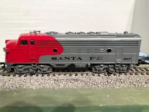 HO Scale Bachmann Santa Fe F7A Diesel Locomotive (24-759) - Picture 1 of 6