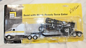Neu im Karton Ag-Chem Semi mit schwarzer Schönheit Terra Gator ERTL Maßstab 1/64 signiert vom Gründer - Bild 1 von 6