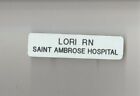 Shadowhunters Staffel 3 Requisite Saint Ambrose Krankenhaus Namensschild LORI RN