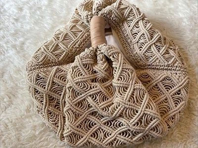 Bolso de ganchillo tejido Cleobella Hobo beige nuevo con etiquetas Foto 1 de 4