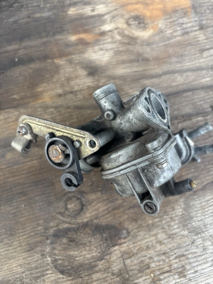 Carburador Honda C70 Passport 1981 usado OEM 16100-174-772 OEM Keihin 15A LM61 Foto 1 de 4