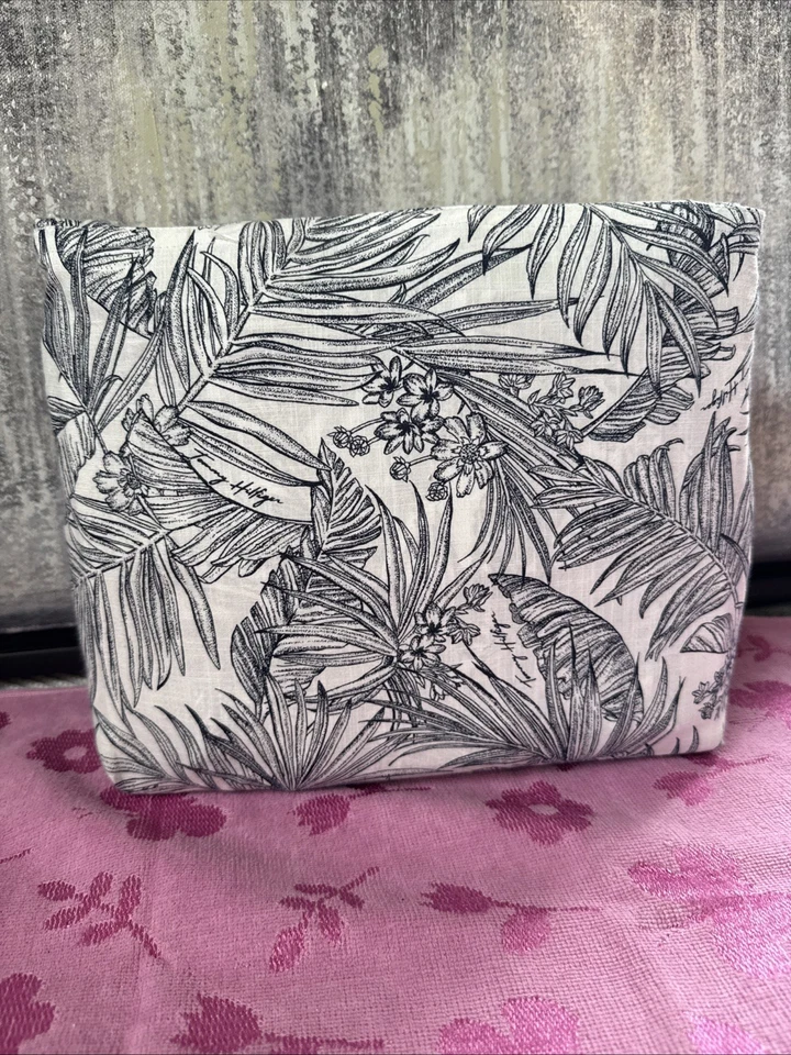 Tommy Hilfiger Tropical Estampado Floral, Juego de Cómoda Queen, Blanco y Azul Marino Foto 1 de 1