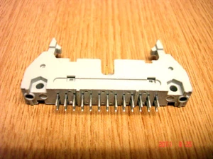 Connector     26 way Header With Latches - Picture 1 of 1