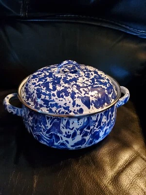 GOLDEN RABBIT Blue & White 2.5 Quart "Cobalt Swirl" Enamelware DUTCH OVEN - Image 1 of 3