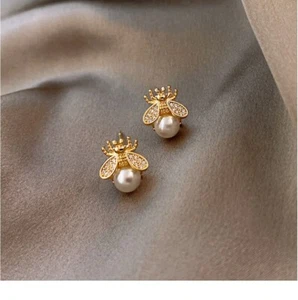 Pendientes de perlas de abeja delicados pernos insecto regalo perfecto para mujeres - Imagen 1 de 4