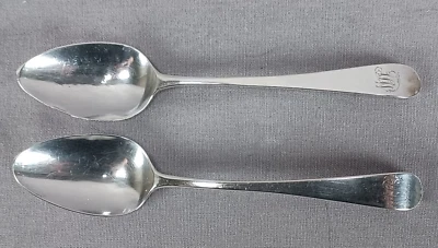 Par de colheres esterlinas Samuel Godbehere Edward Wigan e James Boult London C1799 - Imagem 1 de 4