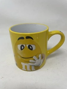 Taza de café amarilla M&M 2017 - Imagen 1 de 5
