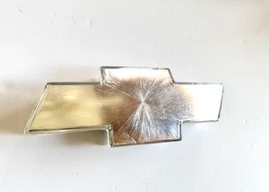 1999-02 Silverado , 2000-06 Tahoe Gold Grille Bowtie Emblem OEM PT 12335633 - Foto 1 di 3