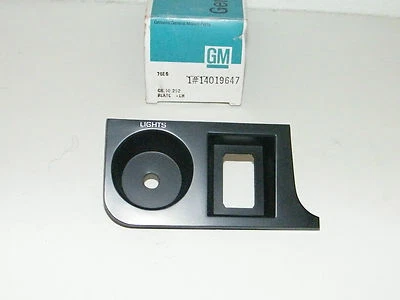 Panel de instrumentos izquierdo placa de ajuste Chevrolet Cavalier 1982 14019647 Chevy Foto 1 de 4