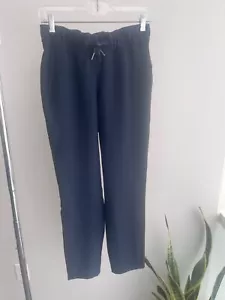 LULULEMON NAVY ON THE FLY WOVEN PANT WITH BLACK SIDE STRIPE, SIZE 4 - Picture 1 of 5